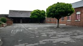 Cour de école primaire publique